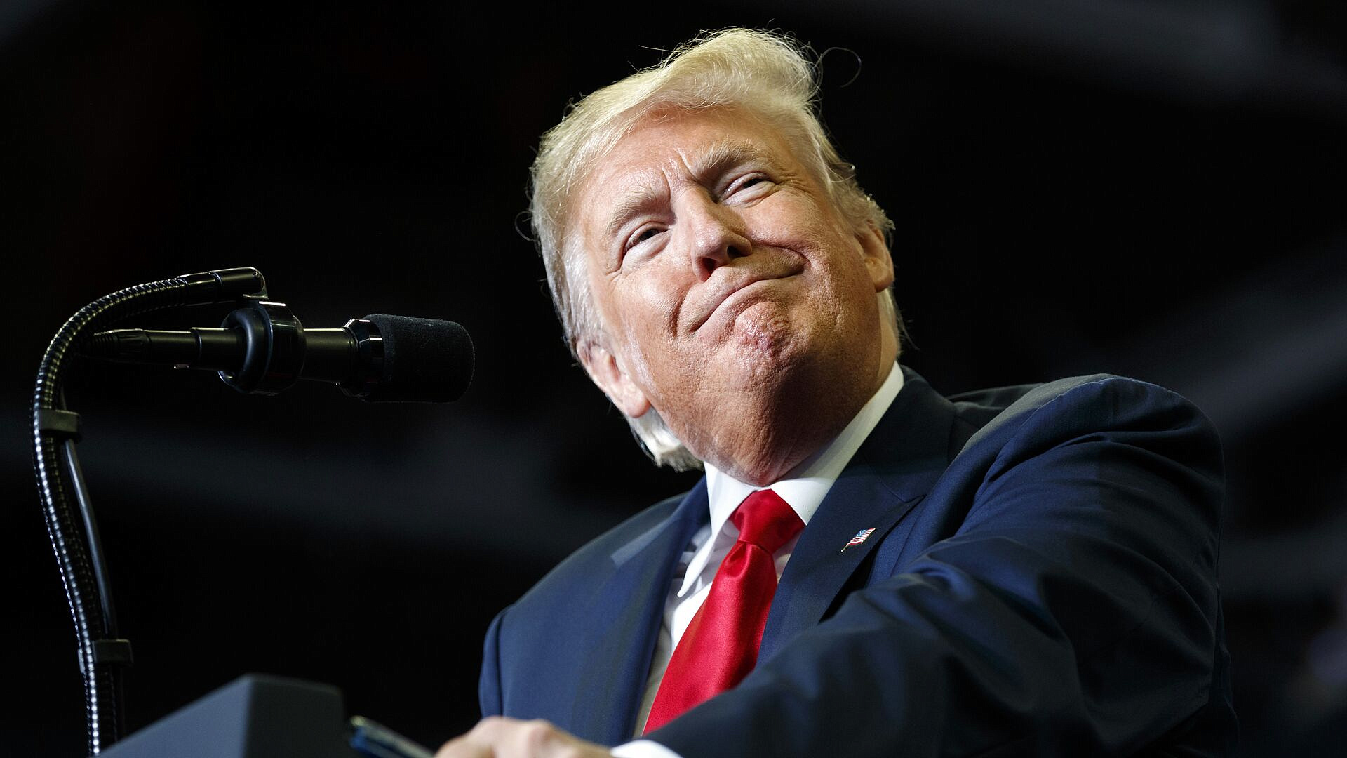 Трамп попросил власти США расследовать компрометацию выборов