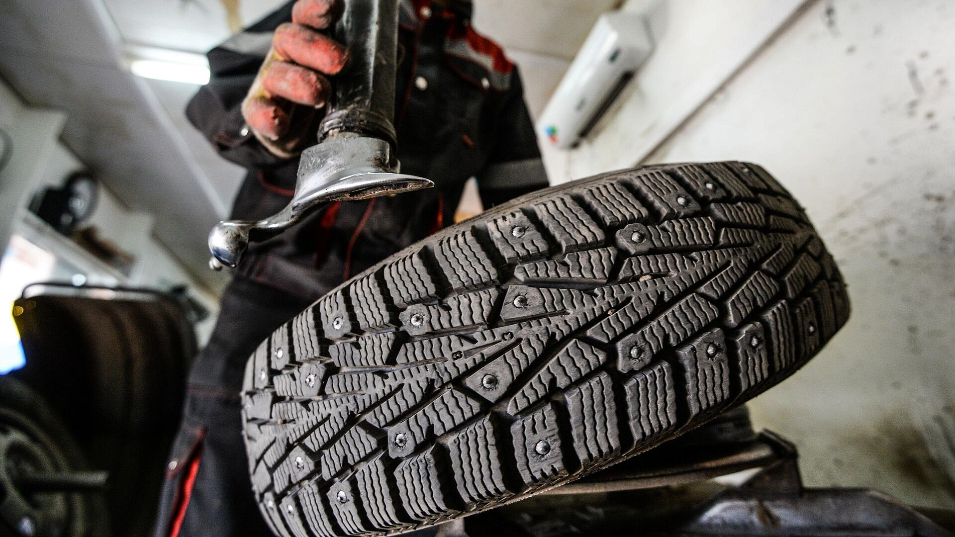 Водителям объяснили ситуацию со штрафами за резину не по сезону