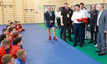 Воробьев поговорил со спортсменами и тренерами в ФОК "Арсенал" в Можайске