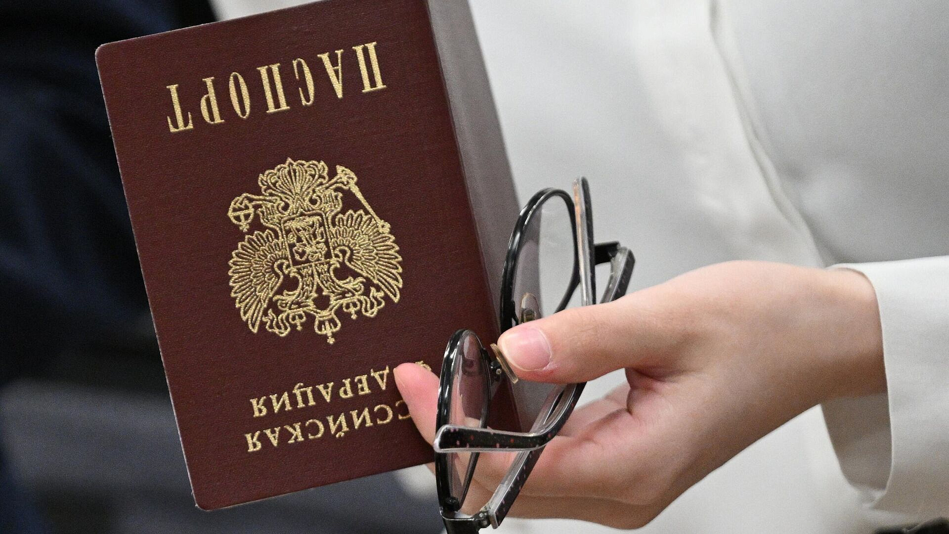 Родители российских школьников попробовали написать ЕГЭ