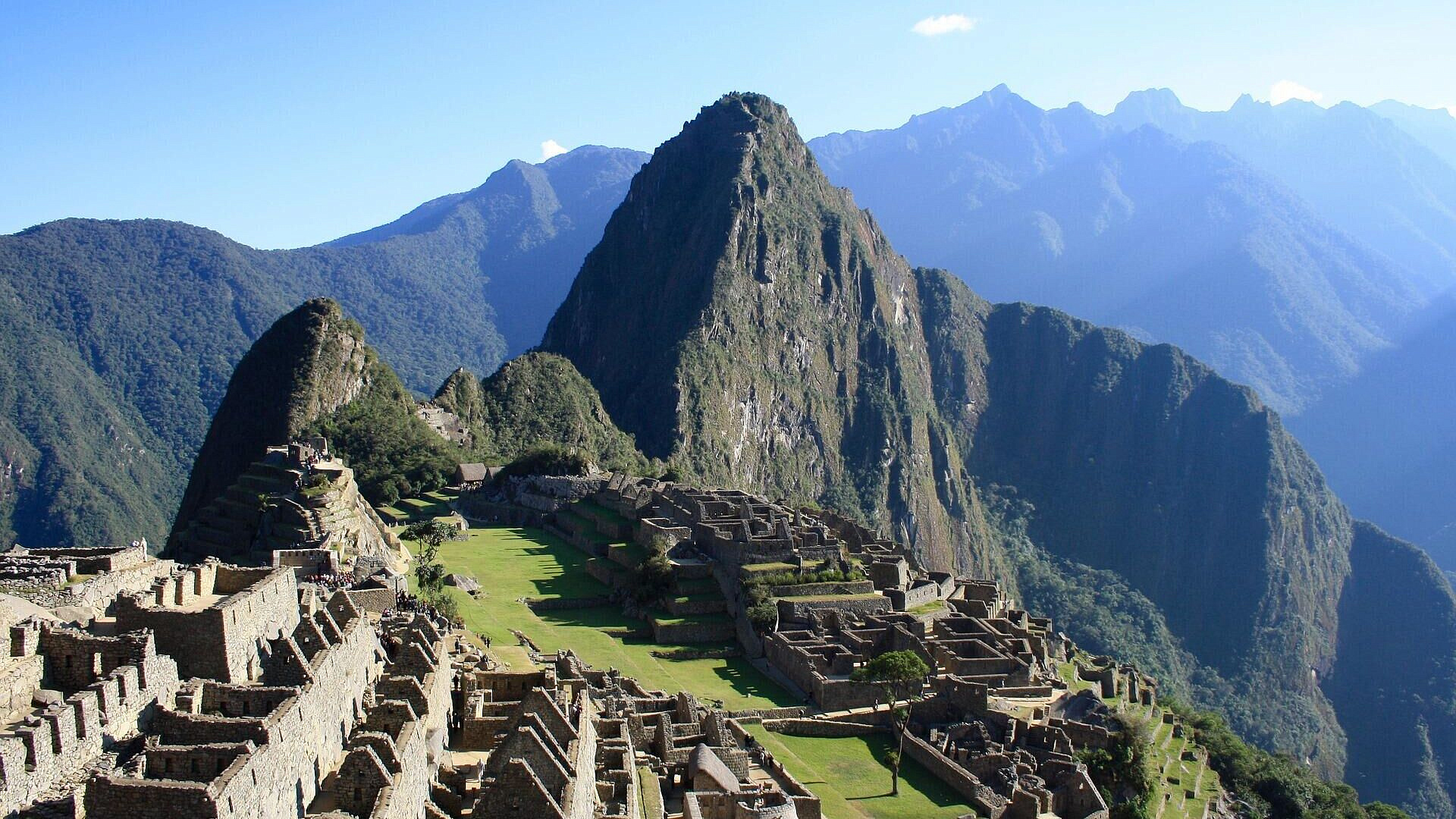 Перу закрывает все порты из-за угрозы цунами