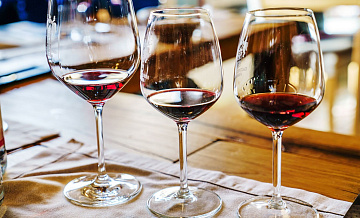 Роскачество предупредило о рисках разливных вин в курортных регионах