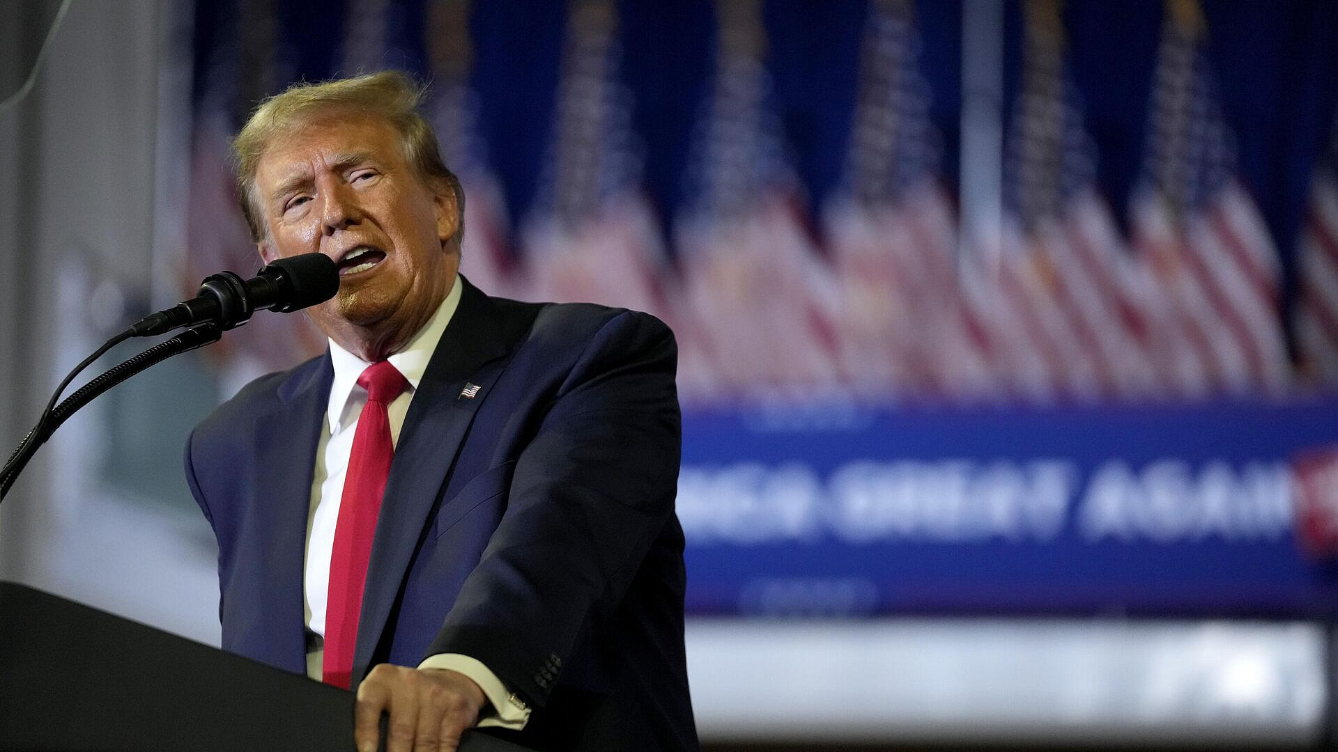 Трампу не хватит денег от продажи резиденции для выплаты залога, пишут СМИ