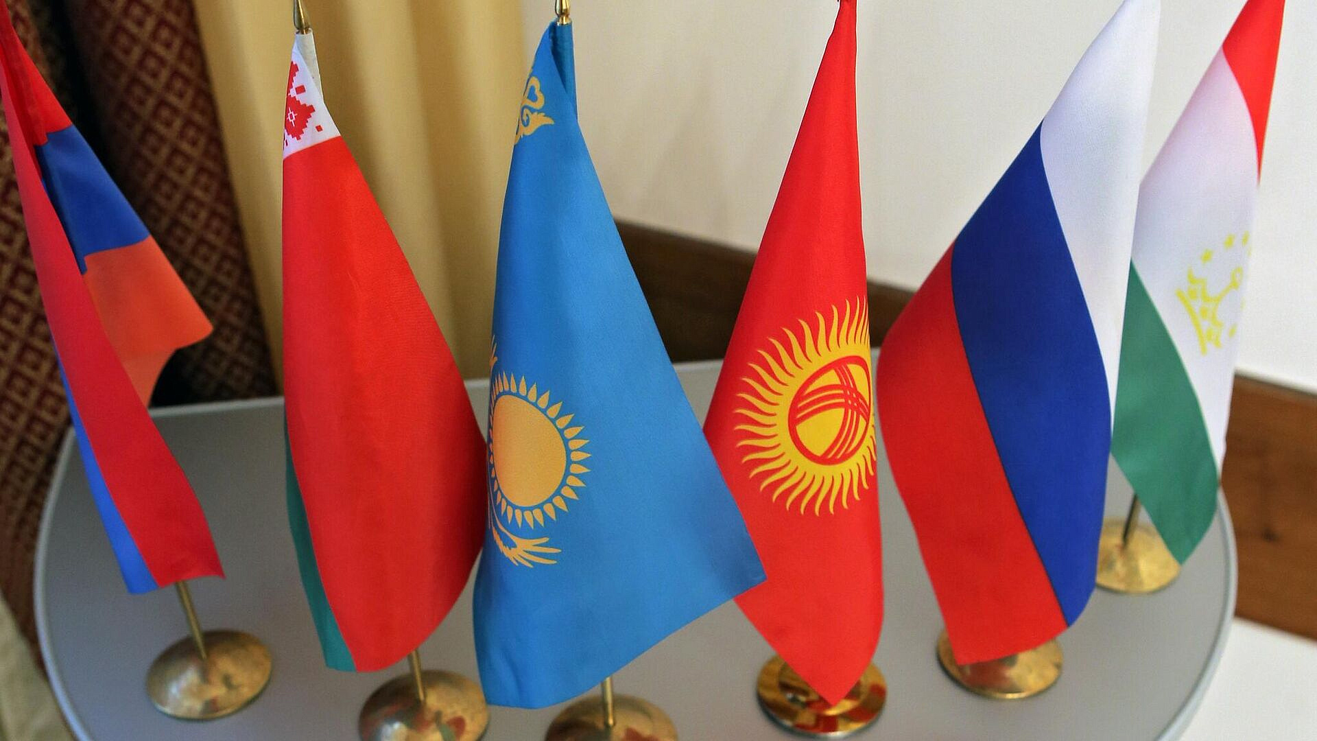 Лукашенко посоветовал Армении не торопиться с выходом из ОДКБ