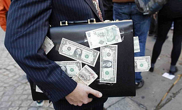 В России продолжает отток денег из банков