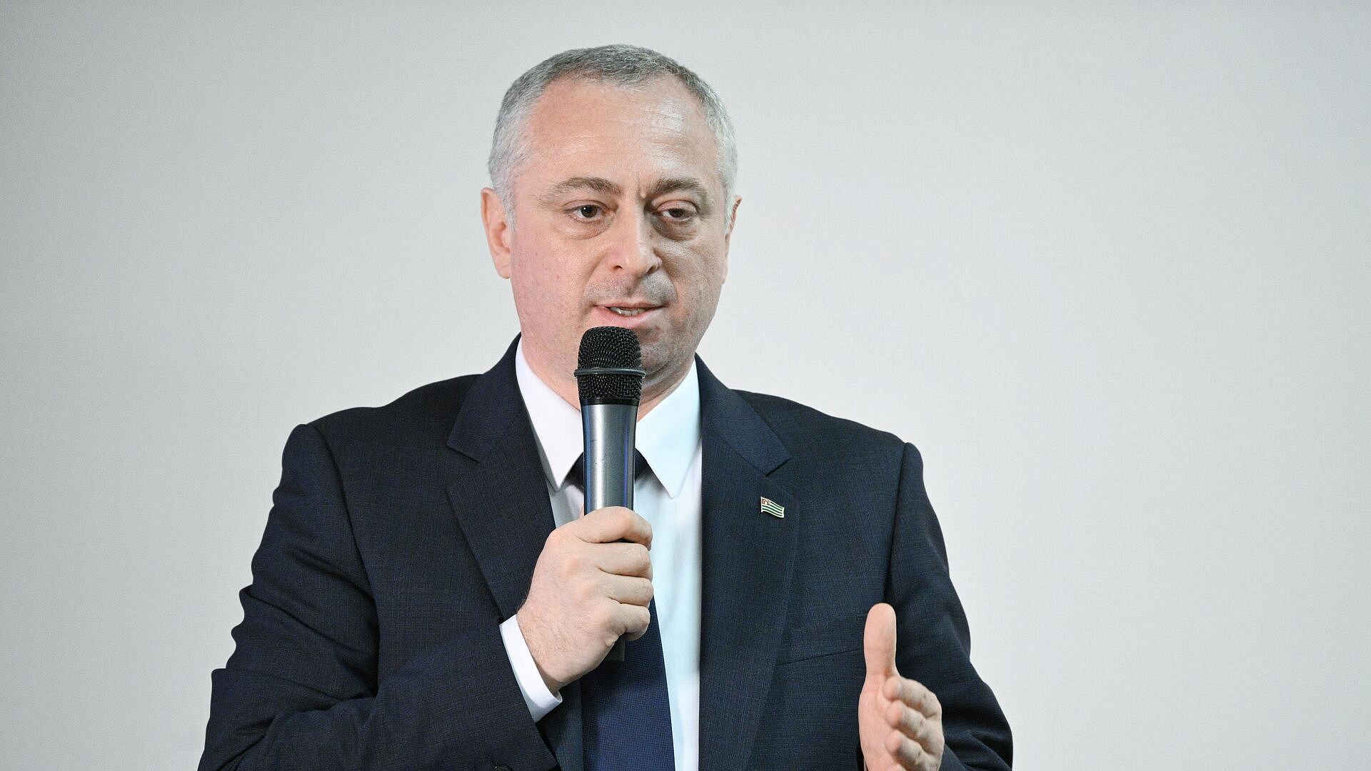 Гунба призвал отстаивать интересы Абхазии