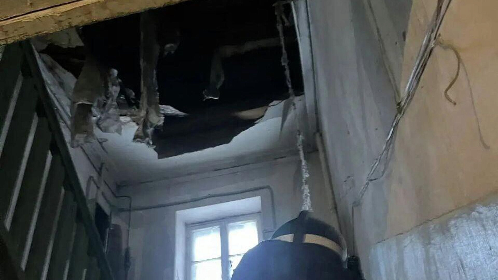 В Ульяновске в аварийном доме обрушился потолок