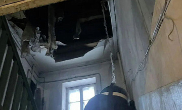 В Ульяновске в аварийном доме обрушился потолок
