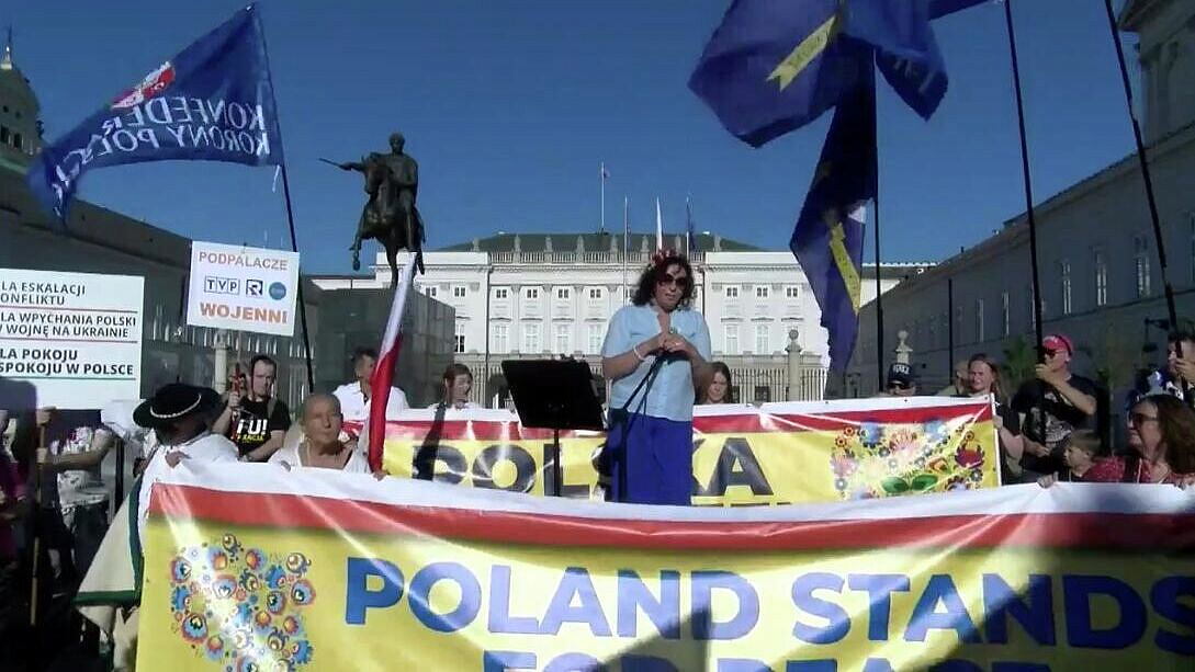 В Варшаве проходит протест против участия Польши в конфликте на Украине