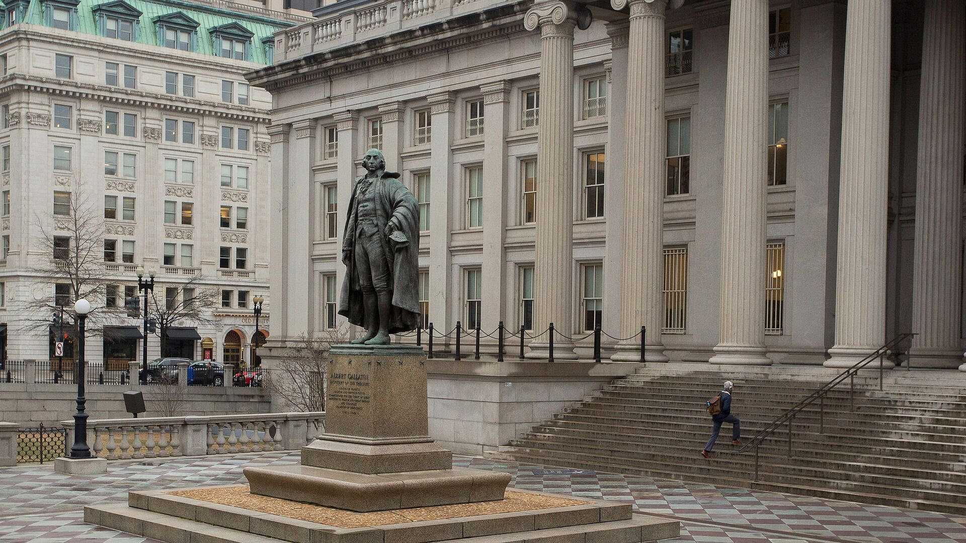 В Кремле прокомментировали санкции США против работающих с Россией компаний