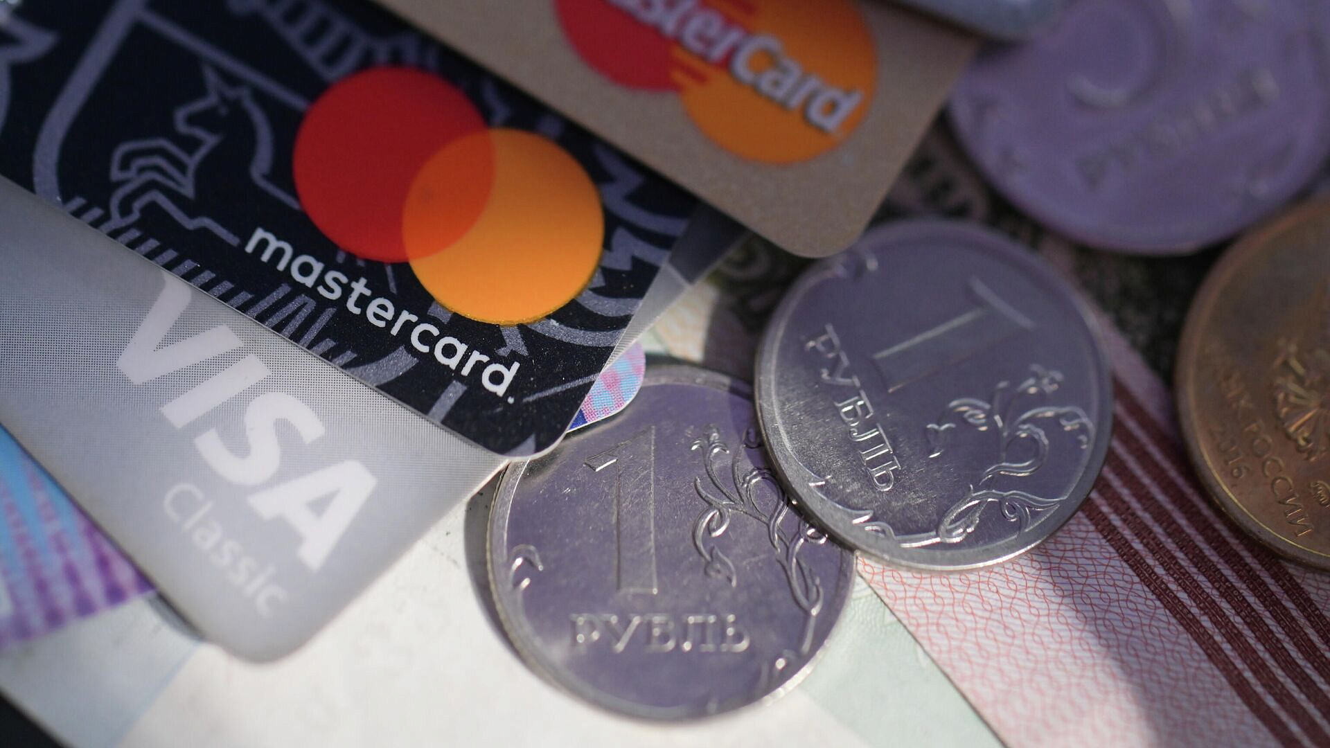 В ВТБ рассказали, что будет после истечения сертификатов Visa и Mastercard