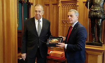 Лавров получил в подарок от председателя ОБСЕ музыкальную шкатулку