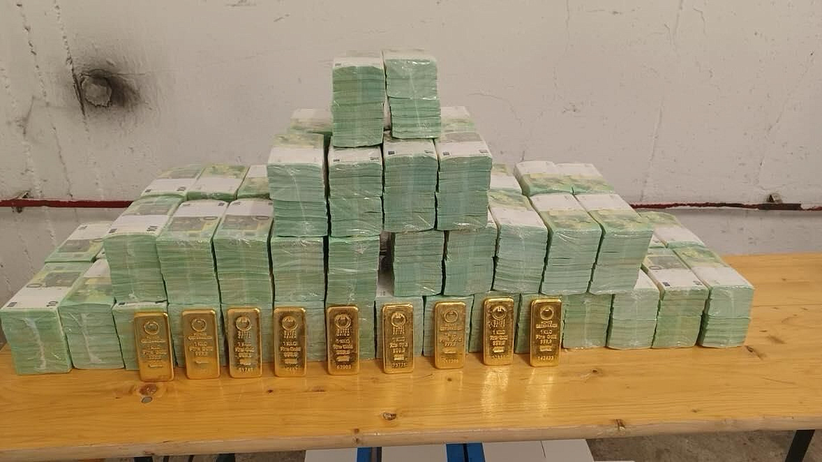 Причастным к перевозке денег Ощадбанка в Венгрии грозит срок, пишут СМИ