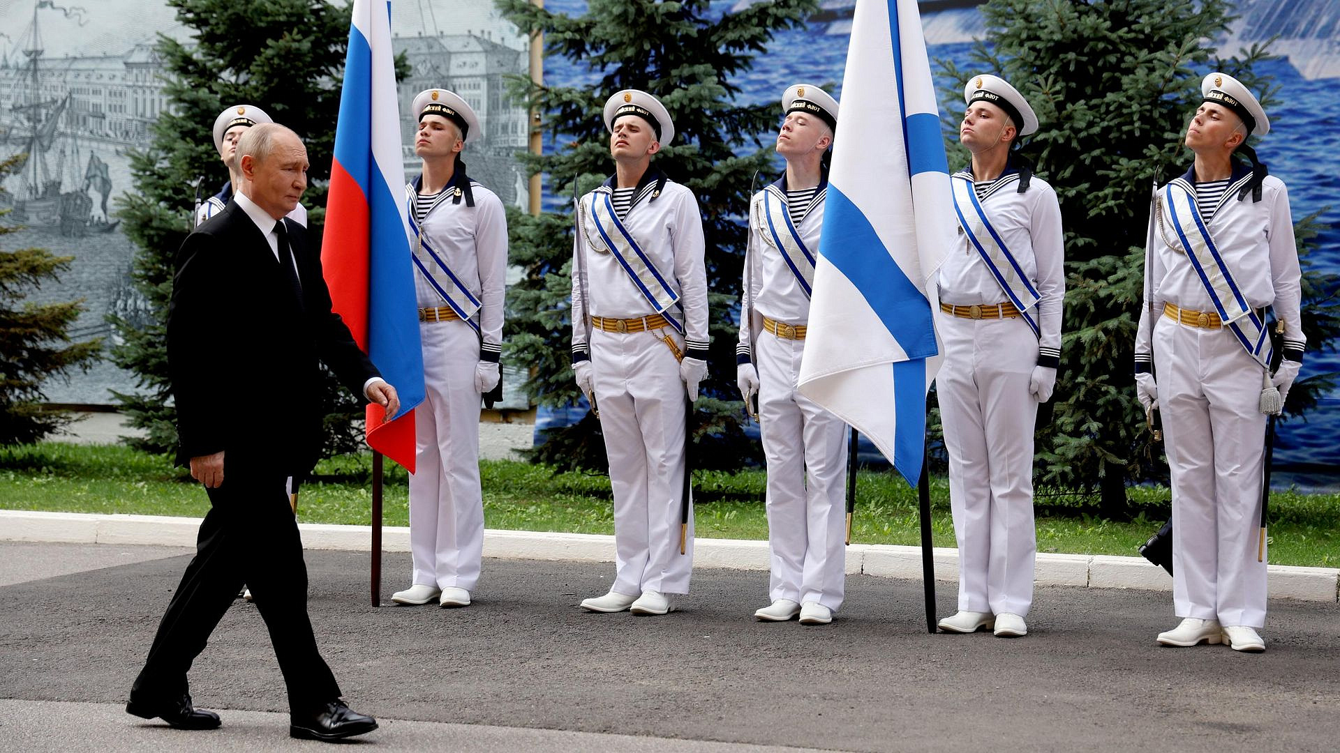 Путин наградил капитана ВМФ Харция медалью Ушакова