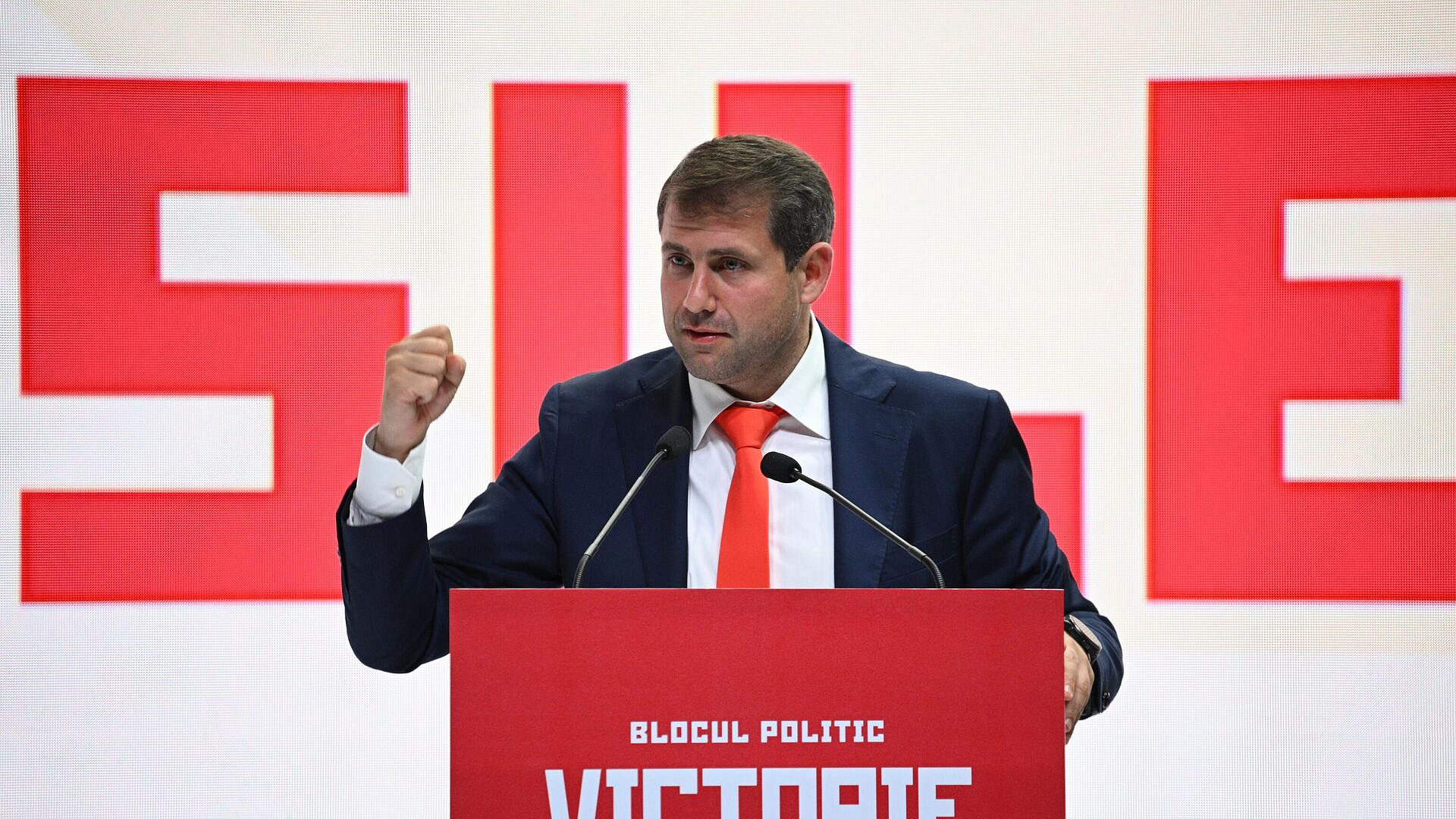 Молдавия вычеркнула около полумиллиона граждан из жизни страны, заявил Шор