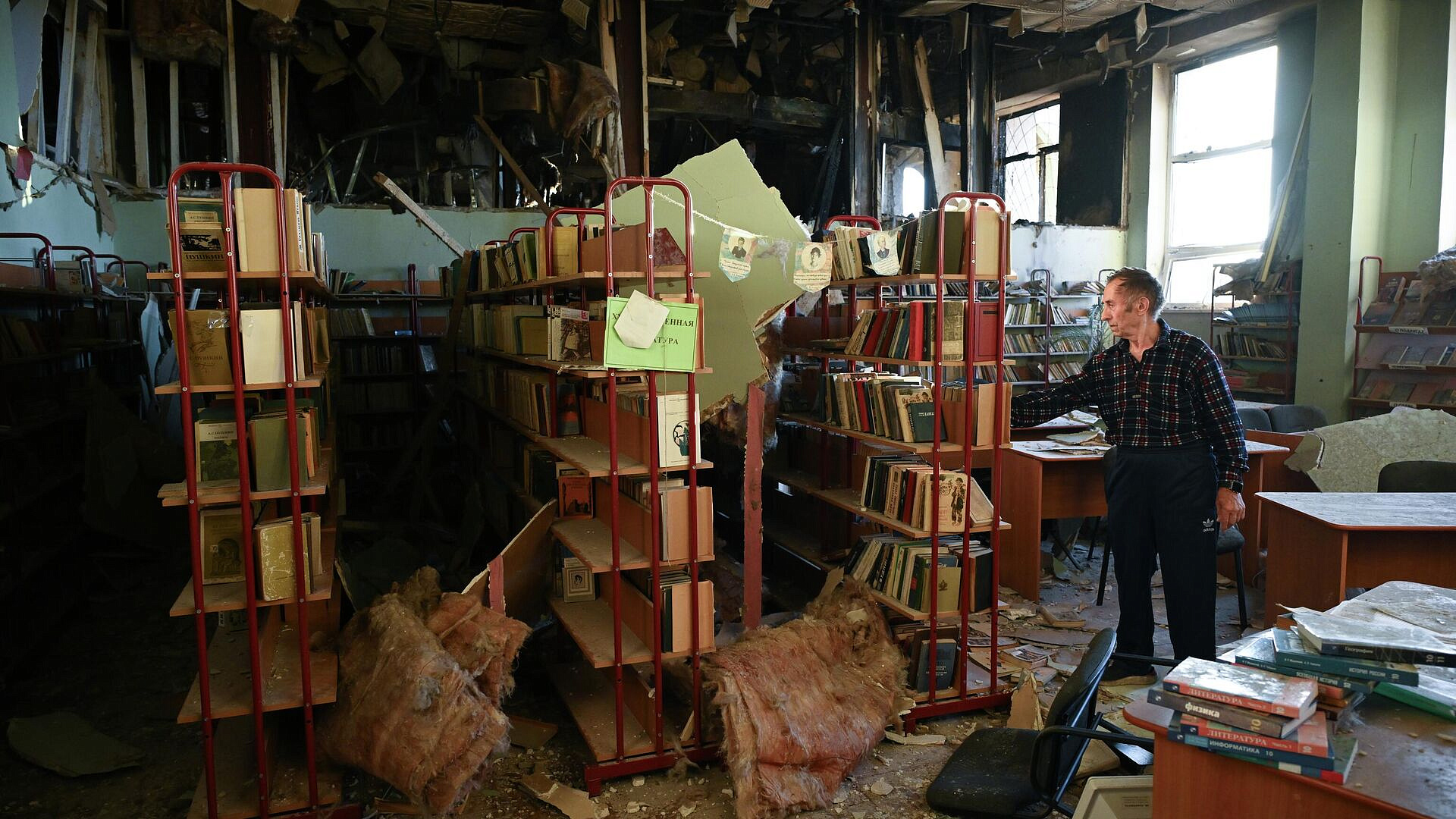 В попавшей под удар ВСУ школе в Крыму взрывной волной вынесло часть стены