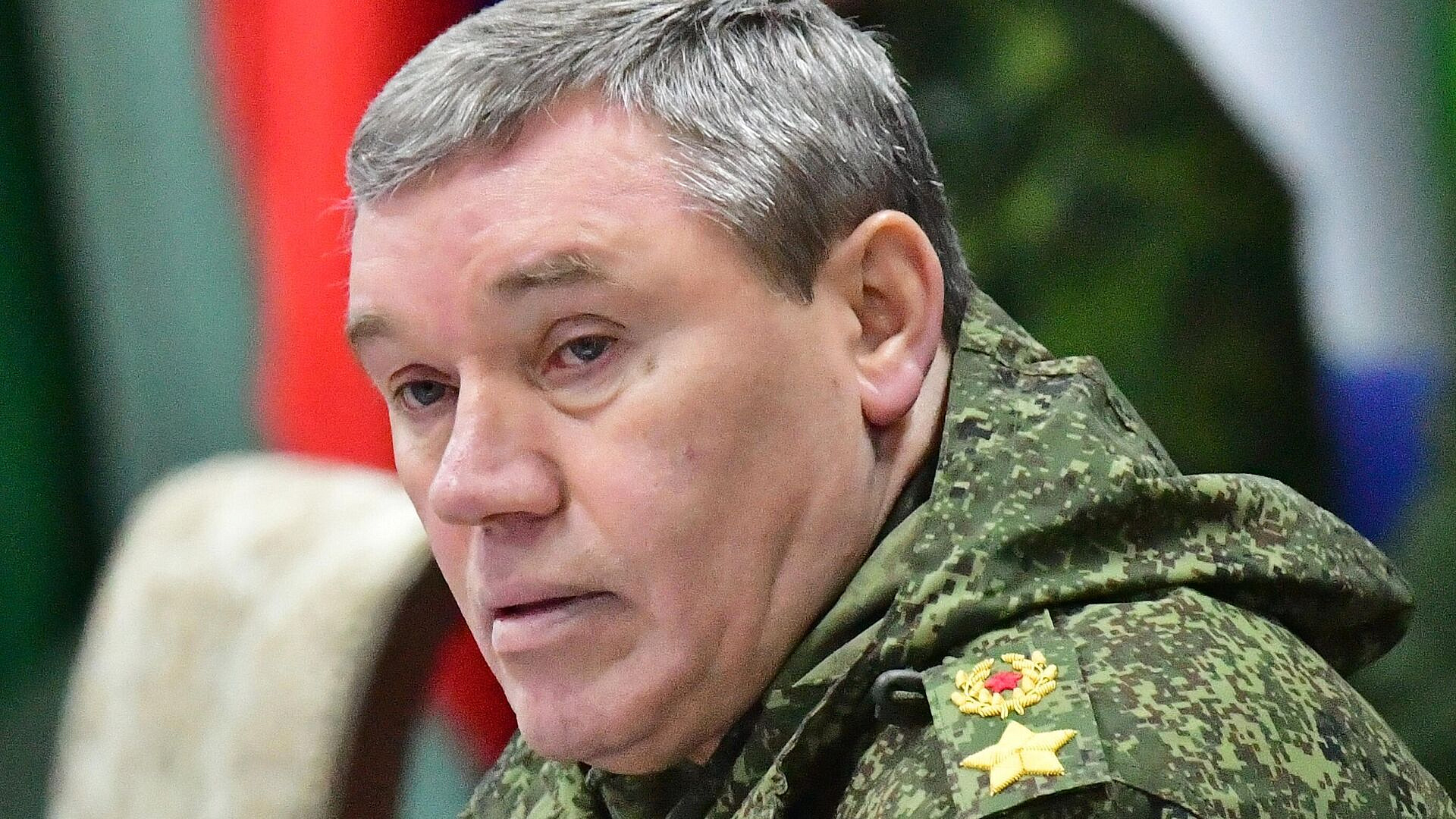 Группировка "Восток" удерживает инициативу, заявил Герасимов