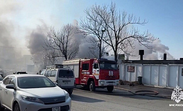 Во Владивостоке потушили пожар в автомагазине