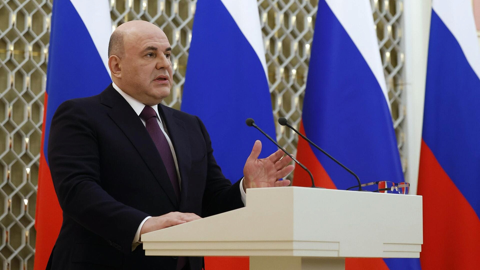 Мишустин поручил привести все виды соцподдержки к единым стандартам 