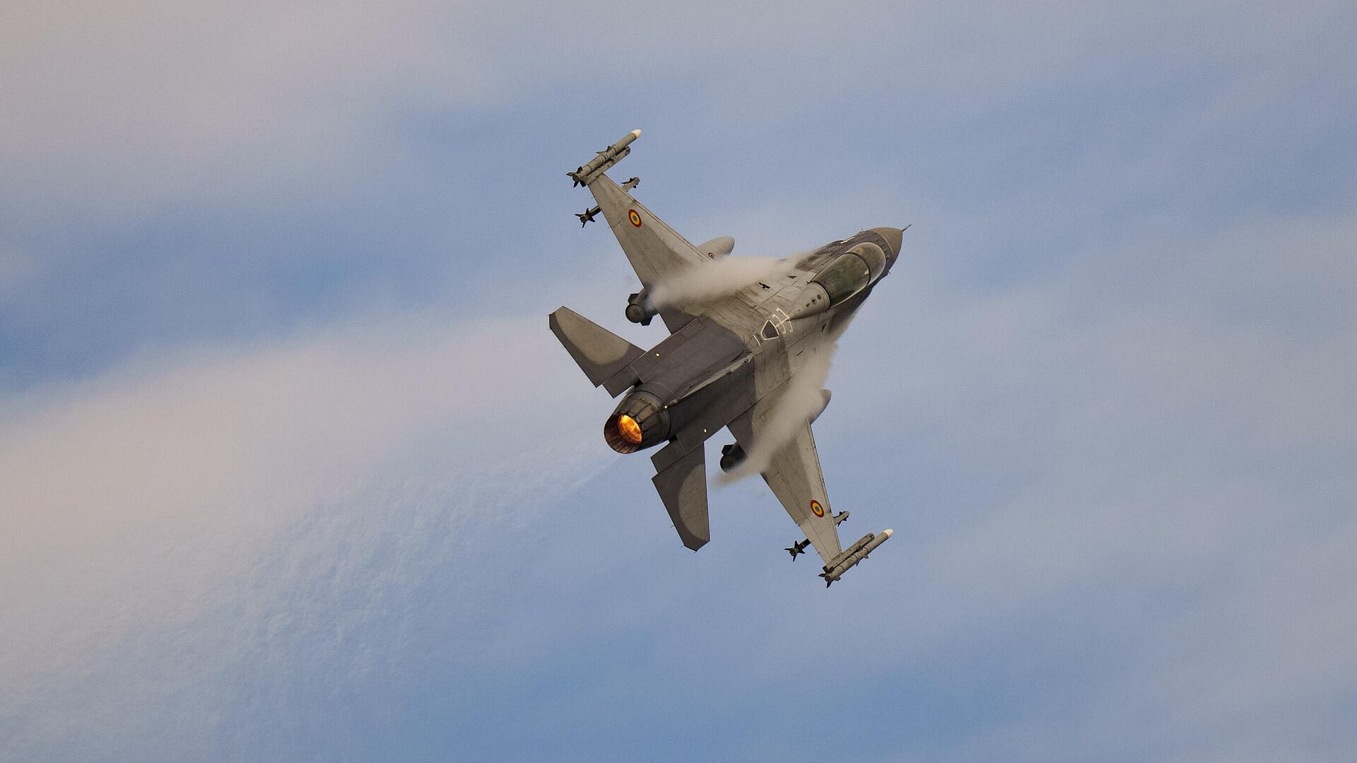     F-16  