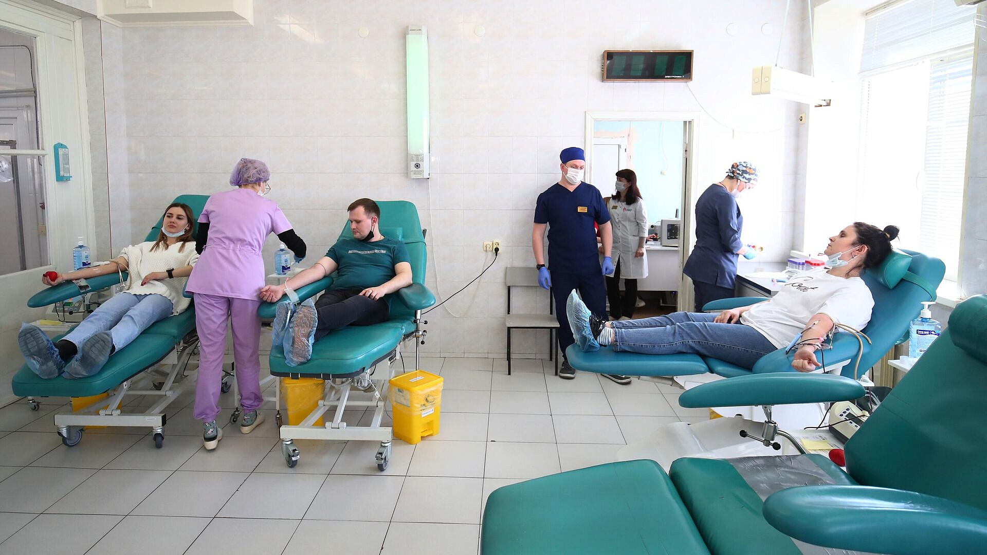 Более четырех тысяч москвичей пришли сдать кровь для пострадавших в теракте