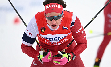 Коростелев на финише опередил Большунова и выиграл гонку на Кубке России