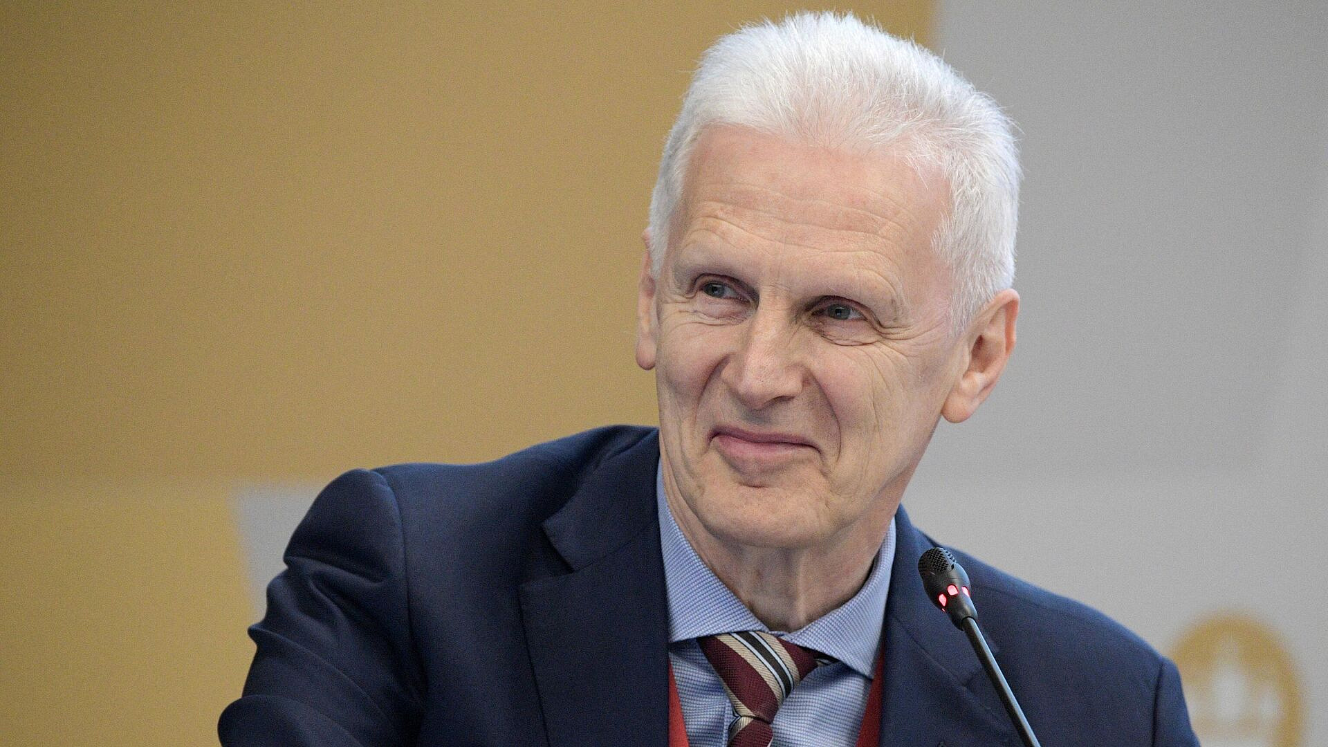 Фурсенко призвал к изменению психологии потребителей биотехнологий