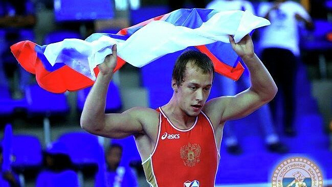 Емелин стал трехкратным чемпионом Европы по греко-римской борьбе