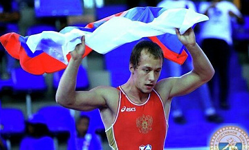 Емелин стал трехкратным чемпионом Европы по греко-римской борьбе
