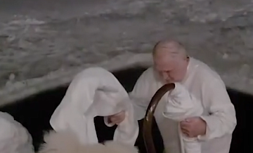 Лукашенко окунулся в крещенскую купель