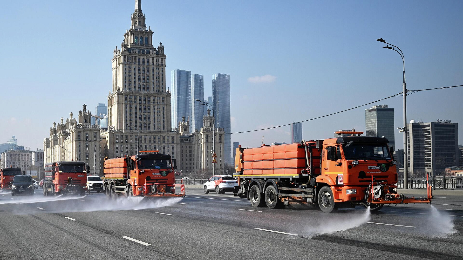 В Москве 28 марта промоют дороги и тротуары со специальным шампунем