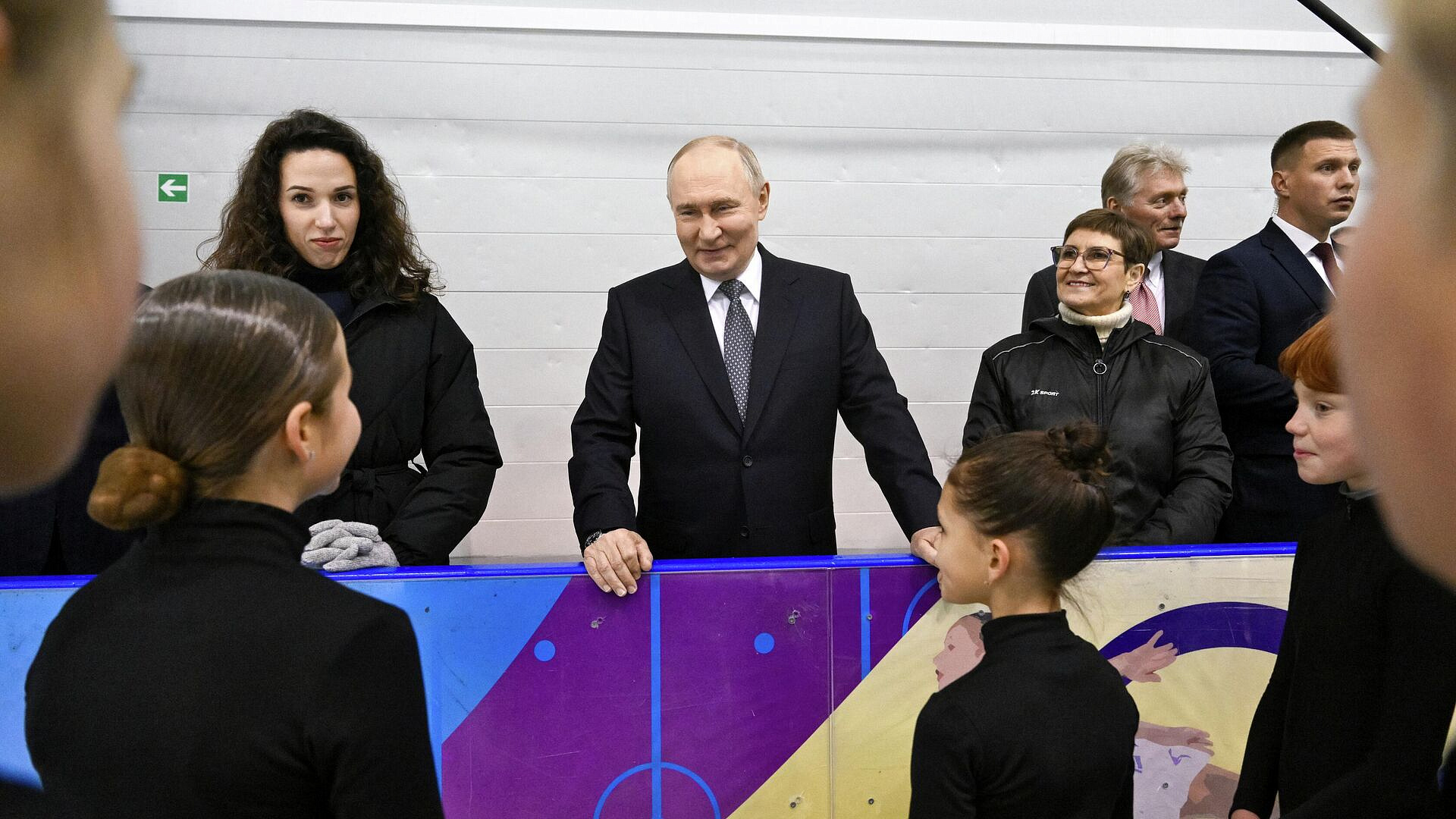 Дети должны с удовольствием идти на урок физкультуры в школе, заявил Путин