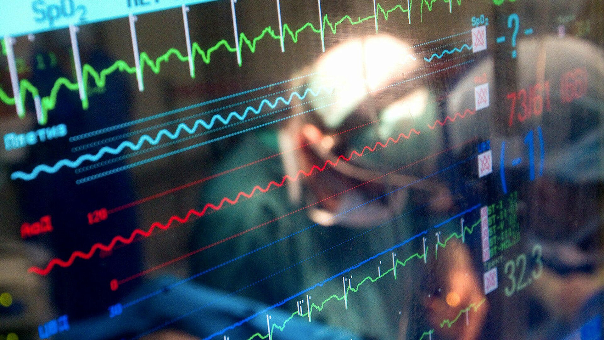 Раненому оператору ВГТРК проводят операцию медики из Москвы