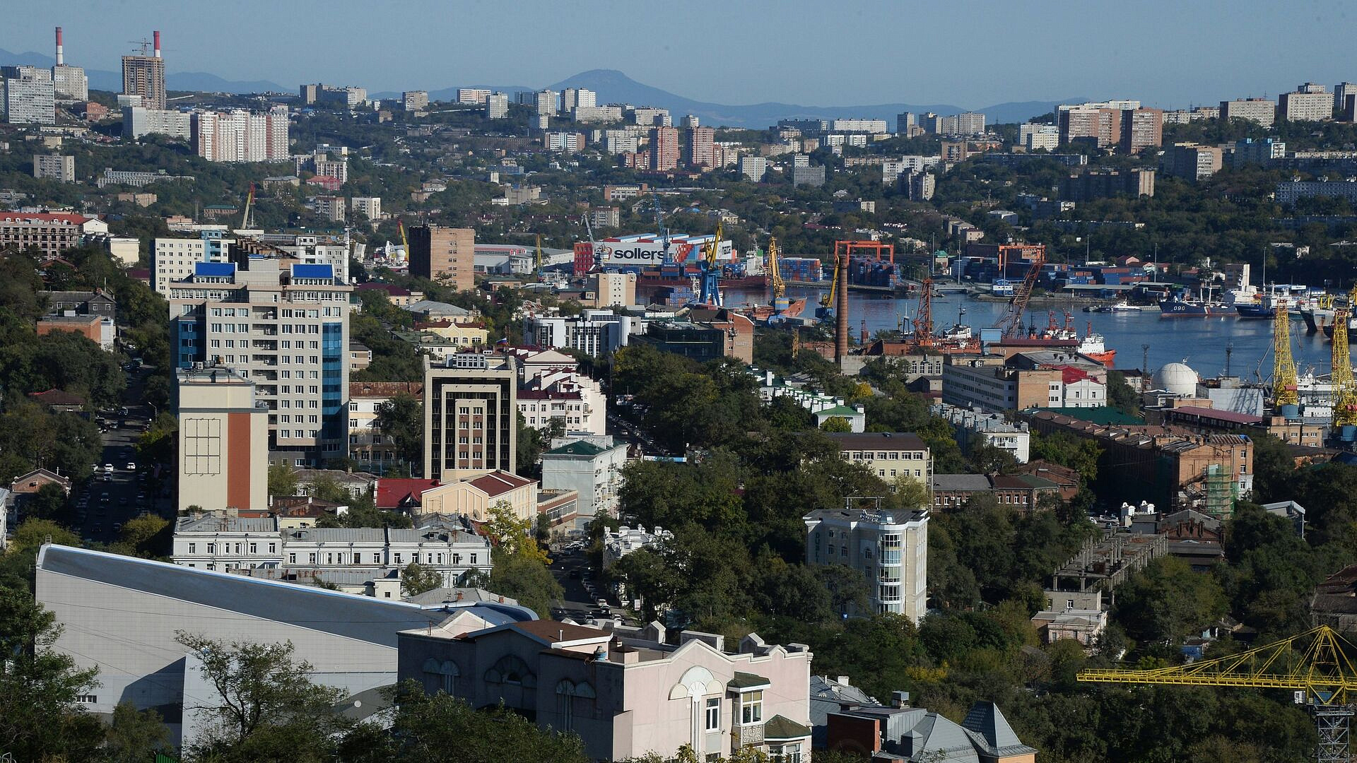 Во Владивостоке из-за обрушения аттракциона пострадал ребенок