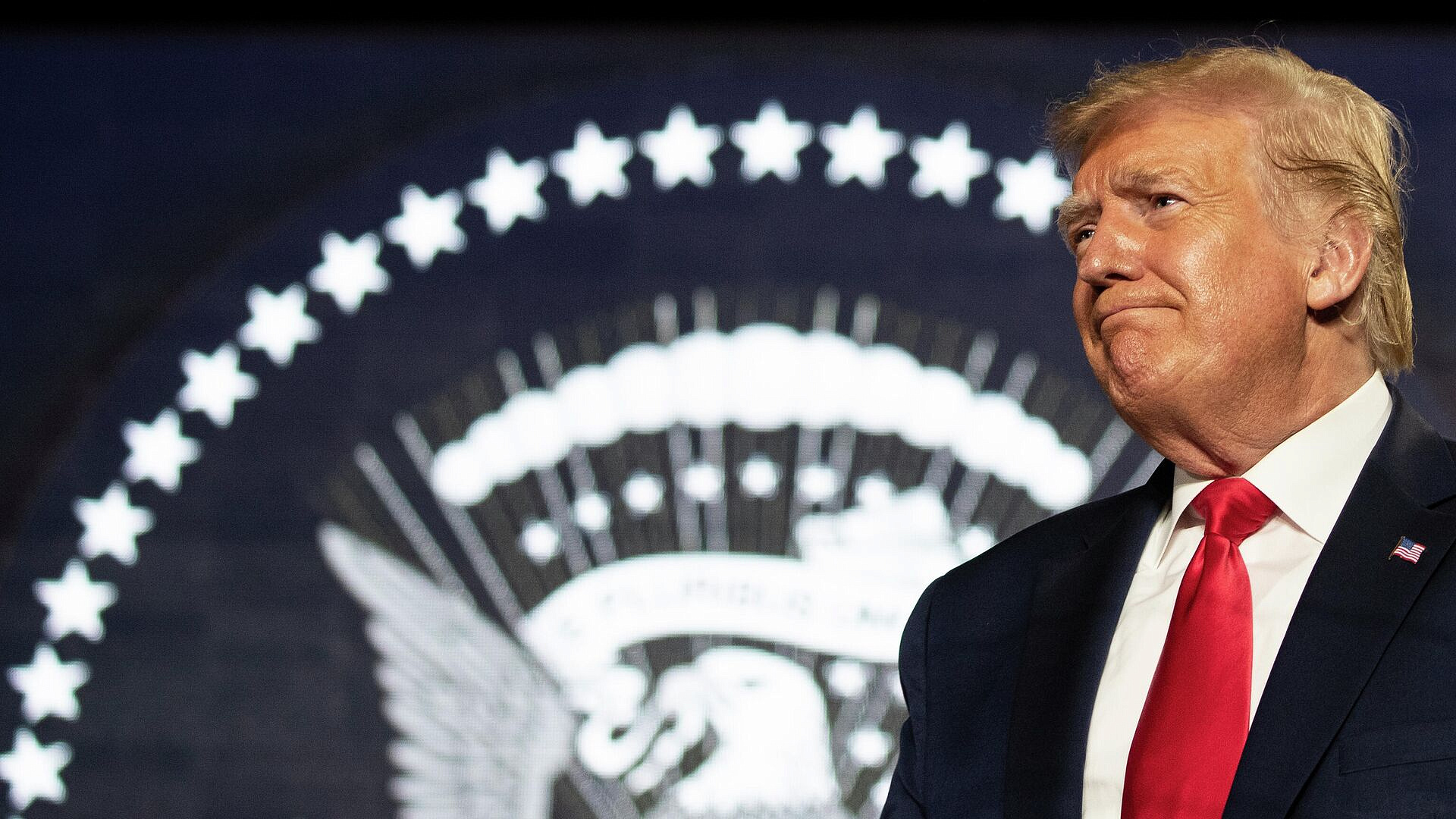 СМИ: Трамп хотел послать "сигнал" НАТО, сократив треть войск США в Европе