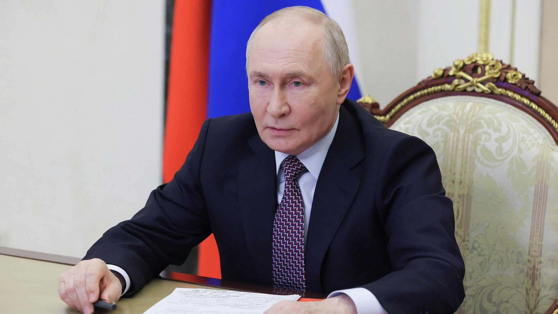 Путин поручил перенести погашение регионами долгов по бюджетным кредитам