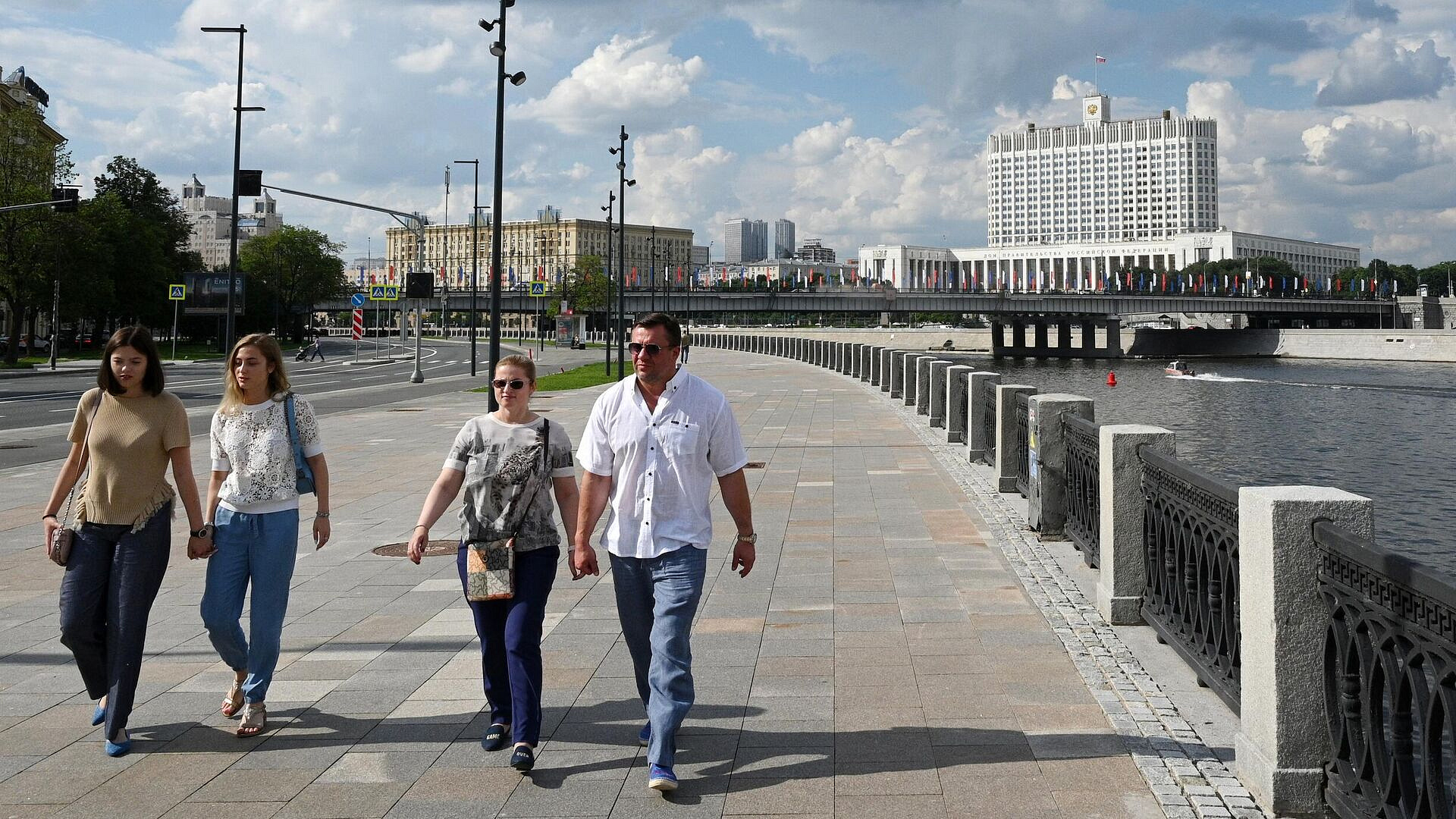 Мурашко назвал лучшее время для прогулки по городу