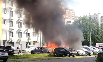 Полиция работает на месте пожара на Бескудниковском бульваре в Москве