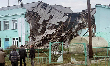 Губернатор пообещал решения после обрушения школы в Новосибирской области