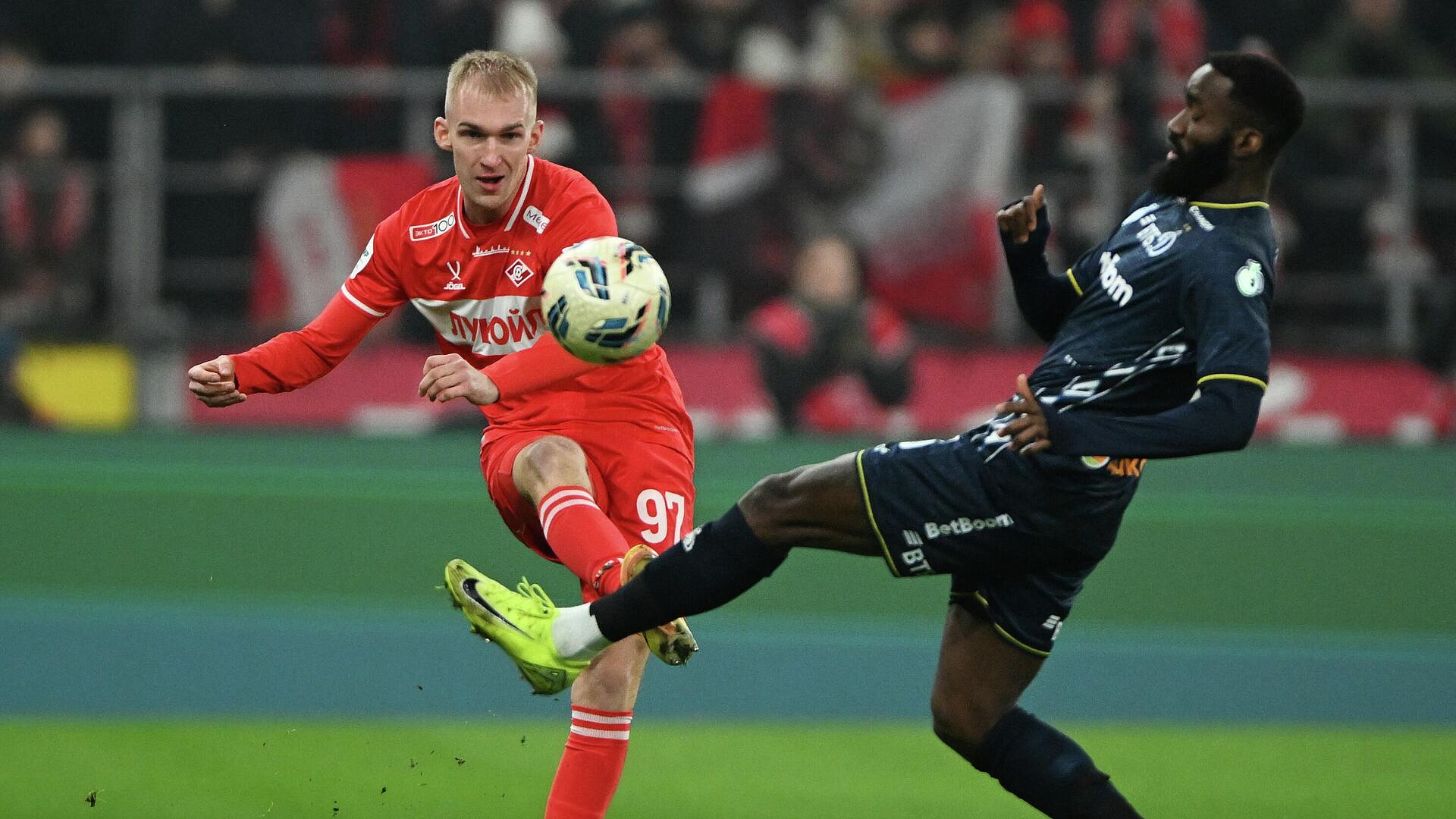 "Спартак" продлил контракт с Денисовым