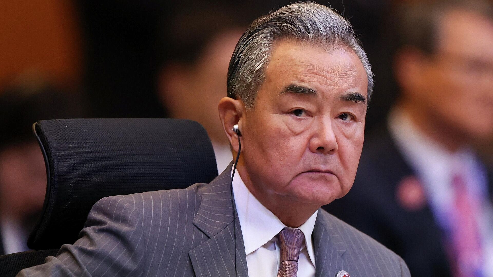 Вопросы Ближнего Востока должны сами решать страны региона, заявил Ван И