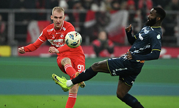 "Спартак" продлил контракт с Денисовым