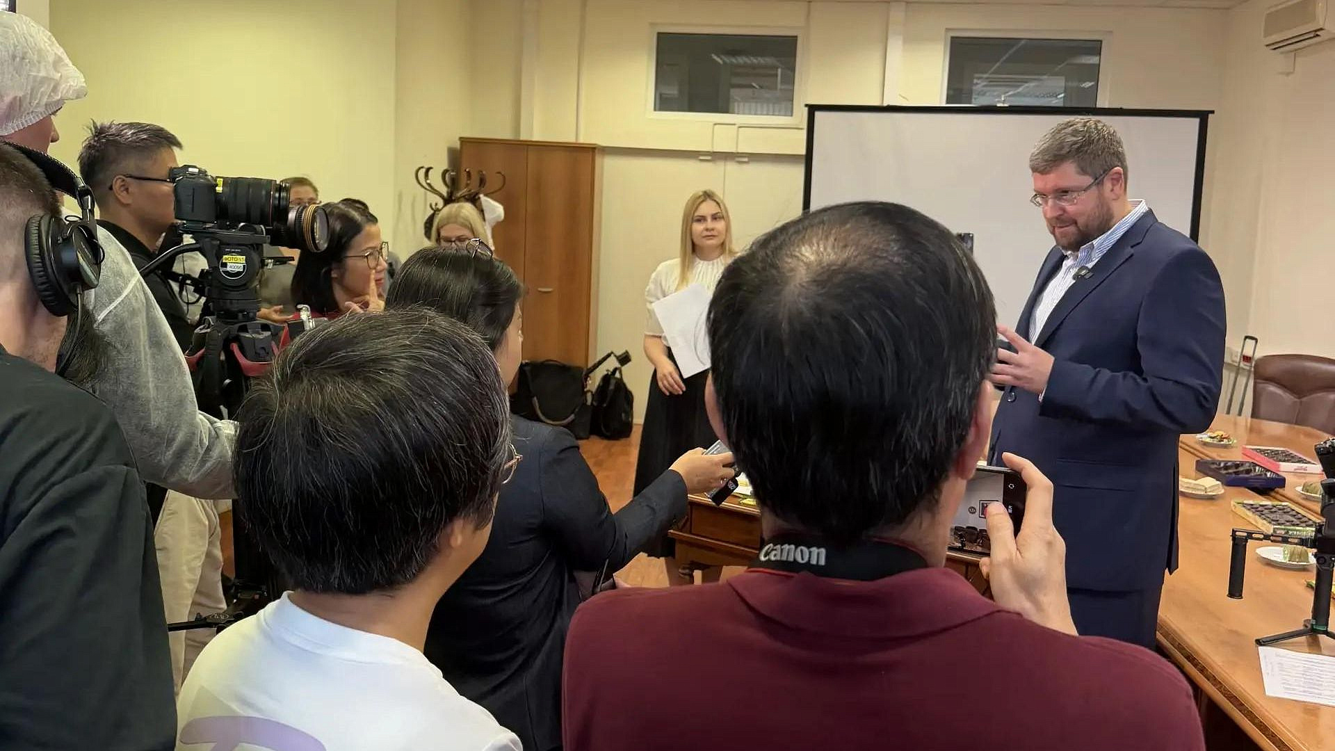 РЭЦ, МЭЦ и центр "Моспром" провели пресс-тур под брендом "Сделано в России"
