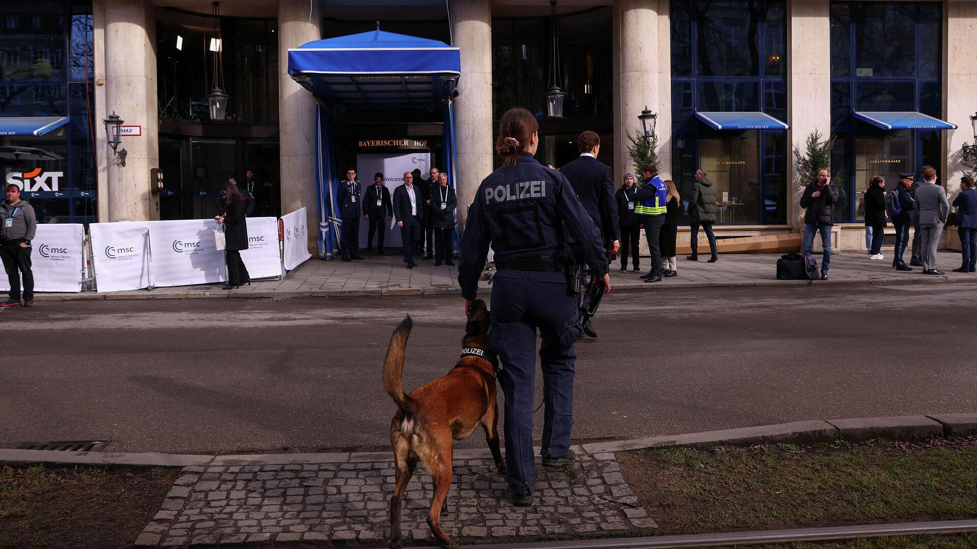 Акция за мир с Россией прошла напротив конференции в Мюнхене