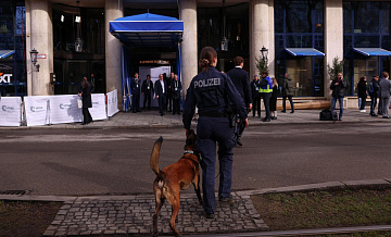 Акция за мир с Россией прошла напротив конференции в Мюнхене