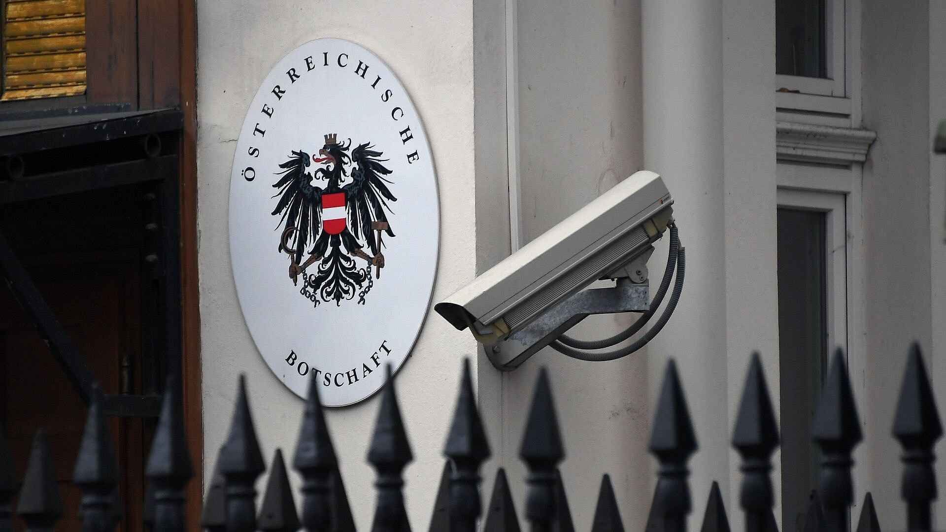 Суд прекратил дело по иску Соцфонда к австрийскому посольству