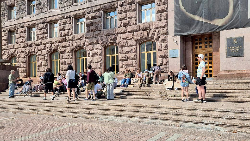 СМИ: в Киеве протестуют против вырубки деревьев для прокладки теплосети