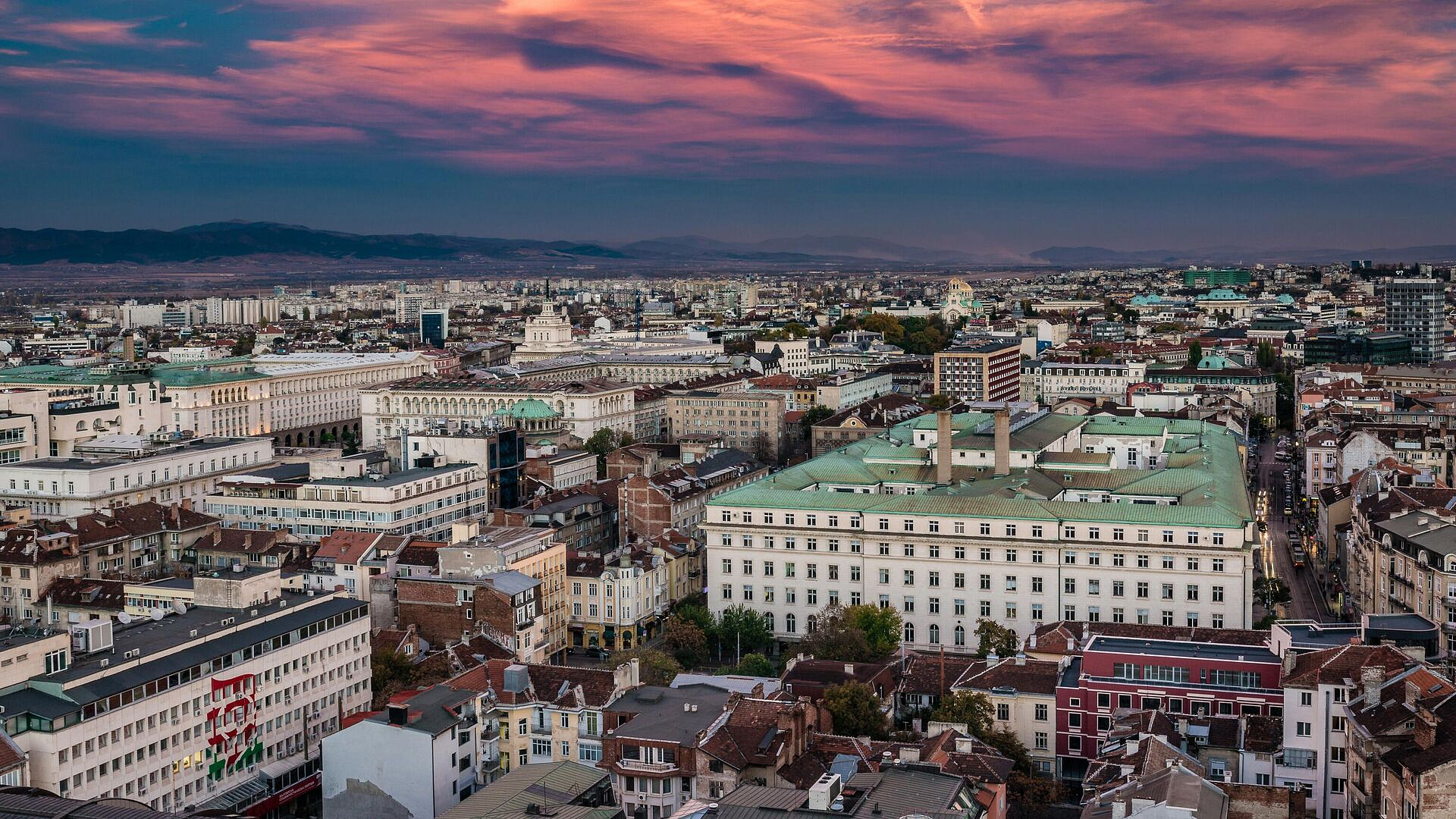 Вице-премьер Болгарии объявил об уходе с поста председателя соцпартии
