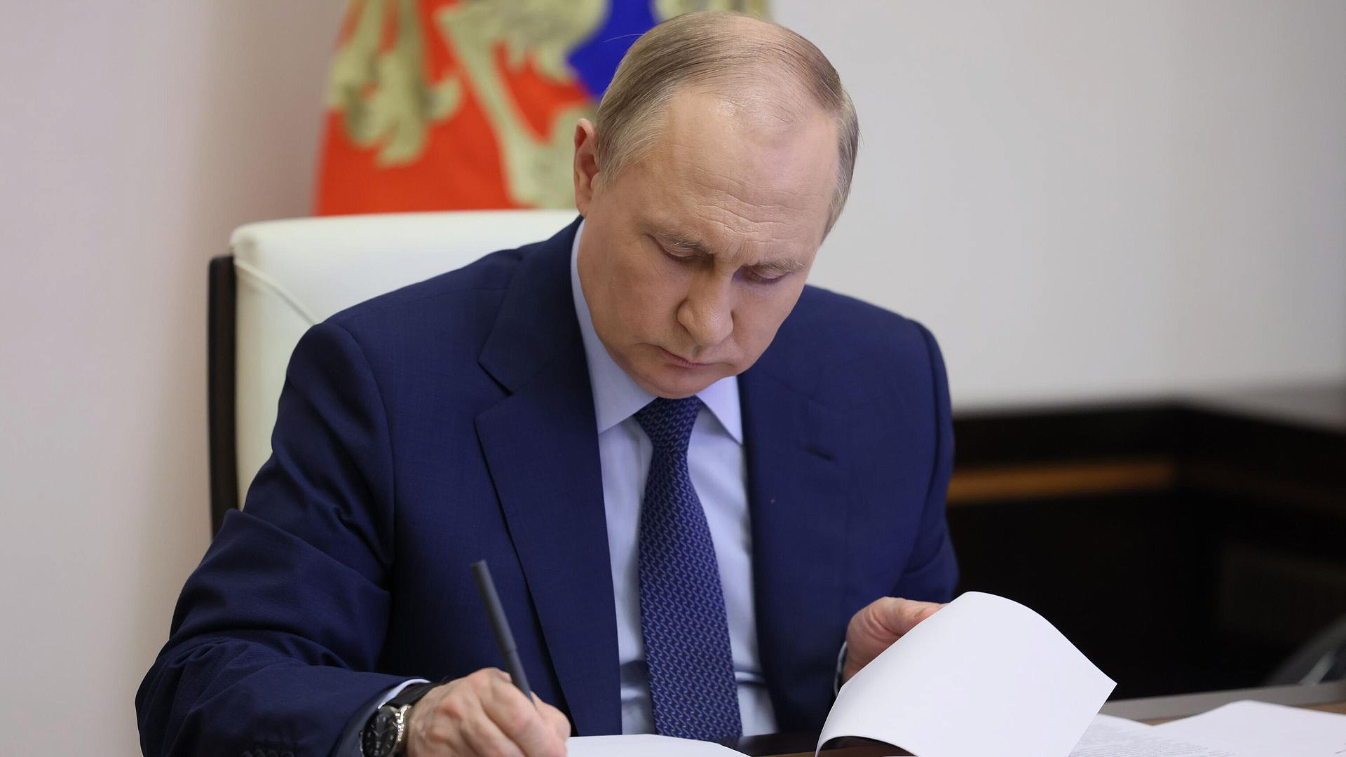 Путин поручил поддержать строительство современного полигона ТБО в Бурятии