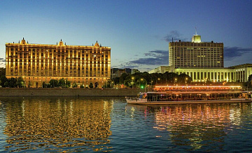Два дома в Москве оснастили архитектурно-художественной подсветкой